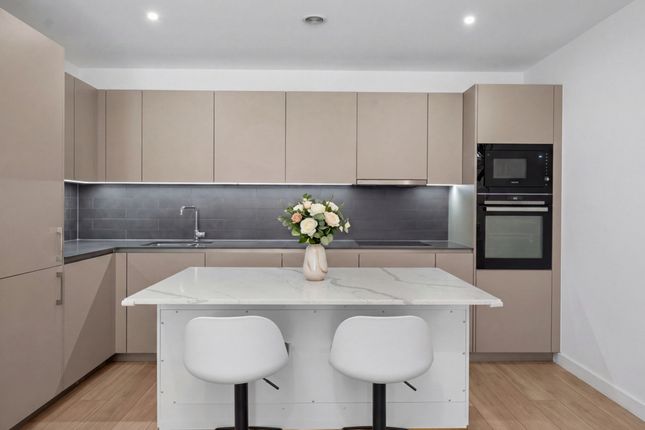 Flat 205, 3, New Lion Way, London photo 2