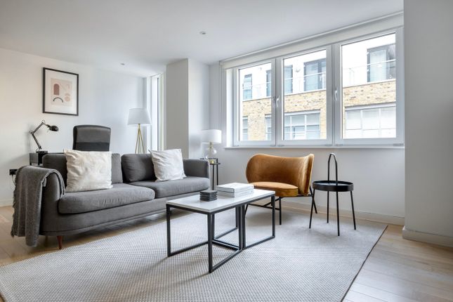 Flat to rent in Old Street, London