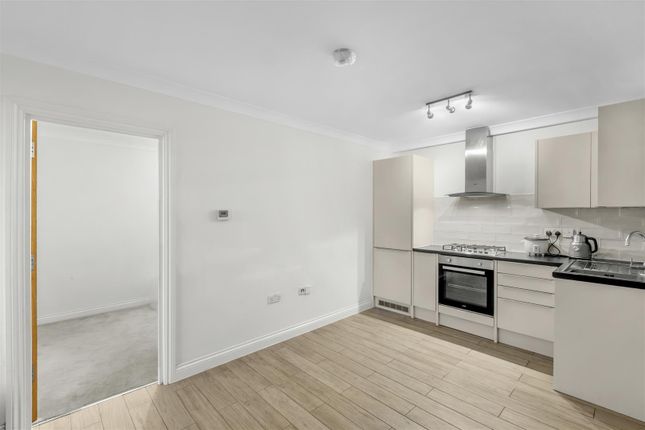Flat 2,, 8 Buckingham Place, High Wycombe photo 2