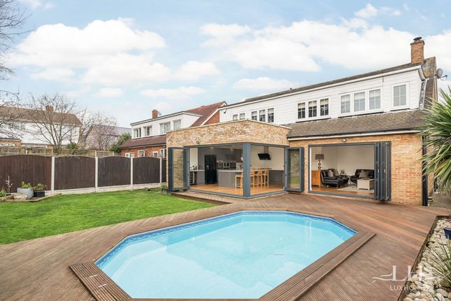 Detached house for sale in Ferndown, Hornchurch