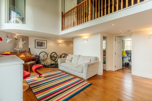 Flat for sale in Royal Drive, London