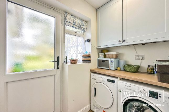 2, Mags Barrow, Ferndown photo 4