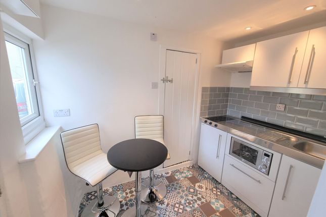 4 Sampsons Cottages Brook Street, Dawlish photo 2