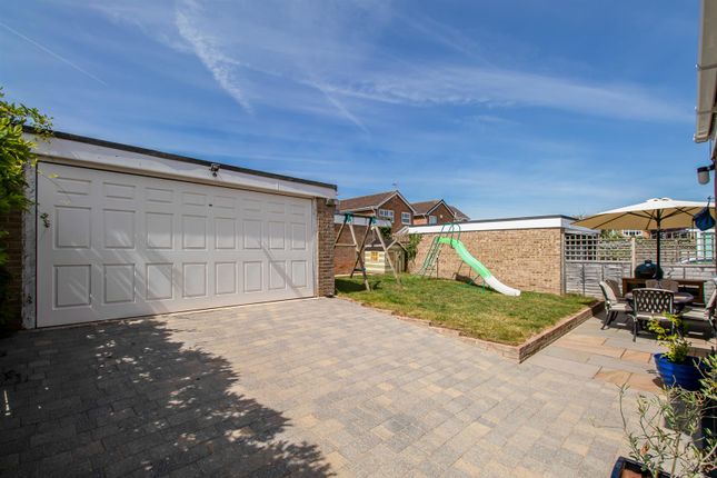 8, Finch Avenue, Wakefield photo 3
