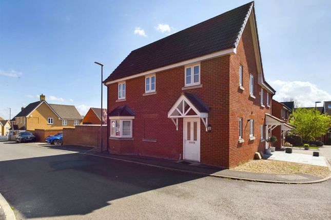 Thumbnail Semi-detached house to rent in Red Kite Way, High Wycombe