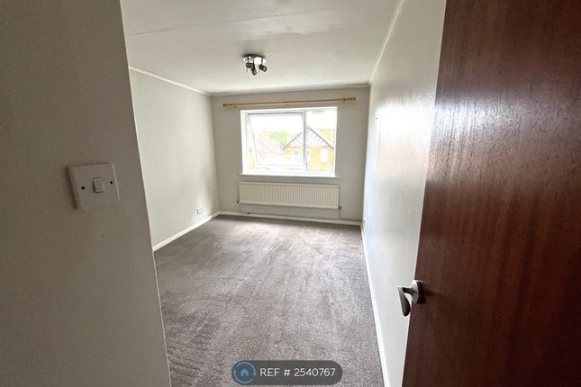 Rosefield Road, Staines-Upon-Thames photo 5