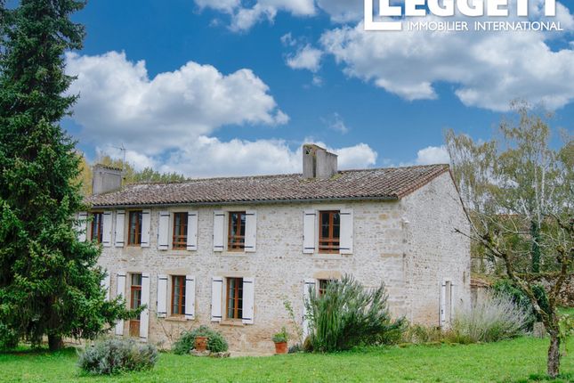 Villa for sale in Xaintray, Deux-Sèvres, Nouvelle-Aquitaine