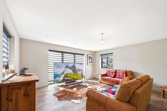 4, Ashmoor Gardens, Milford Haven photo 3