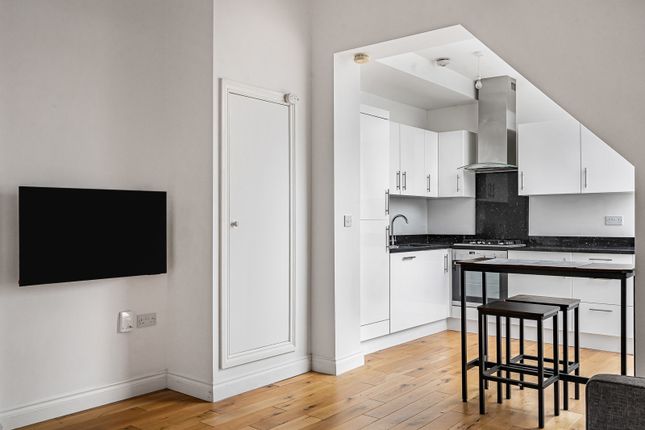 Flat 8, Heriot House, 88-90, Guildford Street, Surrey photo 2