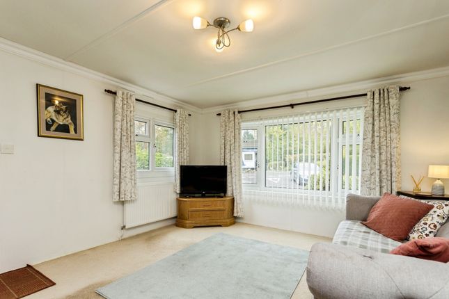 9, Lark Rise, Turners Hill photo 3