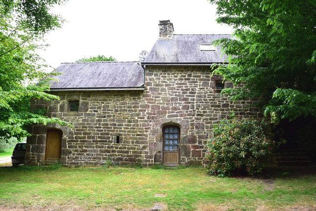 Detached house for sale in 22110 Glomel, Côtes-D'armor, Brittany, France