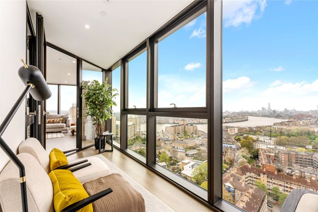 Flat for sale in Vetro, West India Dock Road, London