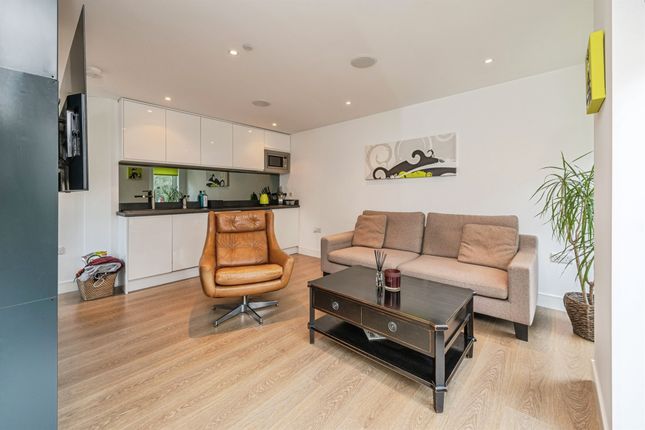 1, Radley Court, MIRFIELD photo 2