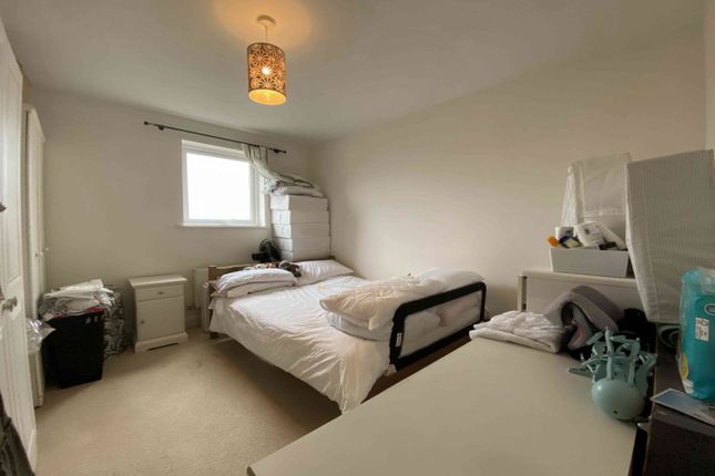 Flat for sale in Cedar House, Park View Road, Leatherhead