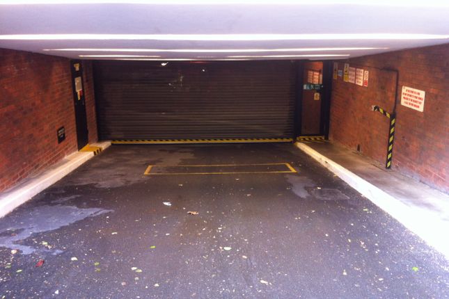 Parking/garage to rent in Secure Garage Space, Kingston House South, Knightsbridge