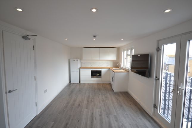 Thumbnail Flat to rent in Airthrie Road, Ilford