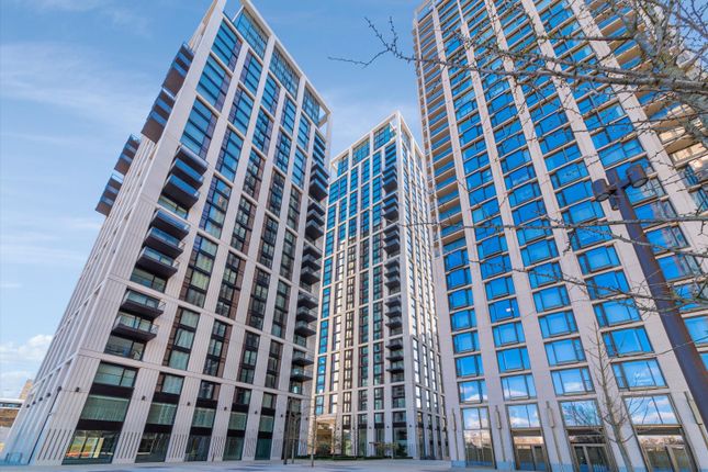 Flat to rent in Casson Square, Southbank, London SE1.