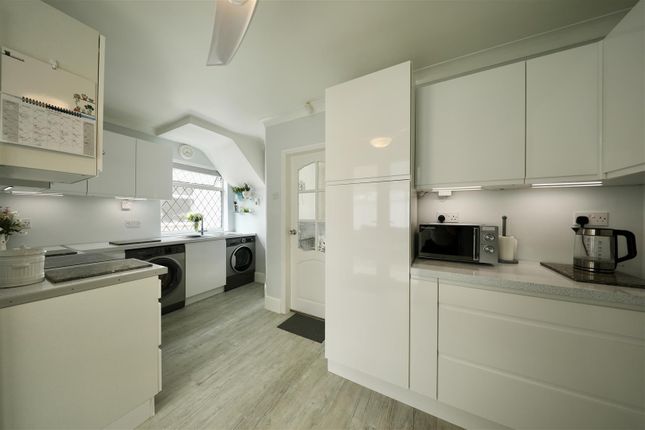 28, Glebe Road, Hull photo 3