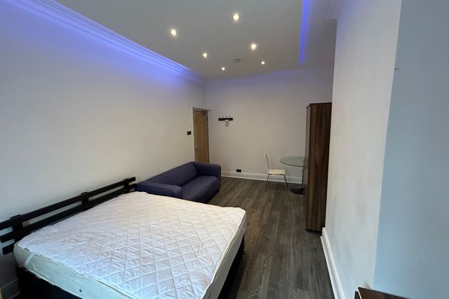 10, Carlton Road, Salford photo 3