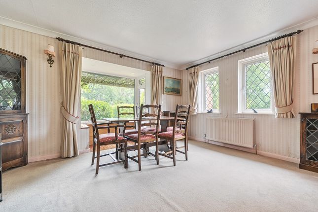 9, The Meadows, Farnham photo 5