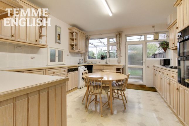 2a Oakhurst Drive, Wickford photo 5