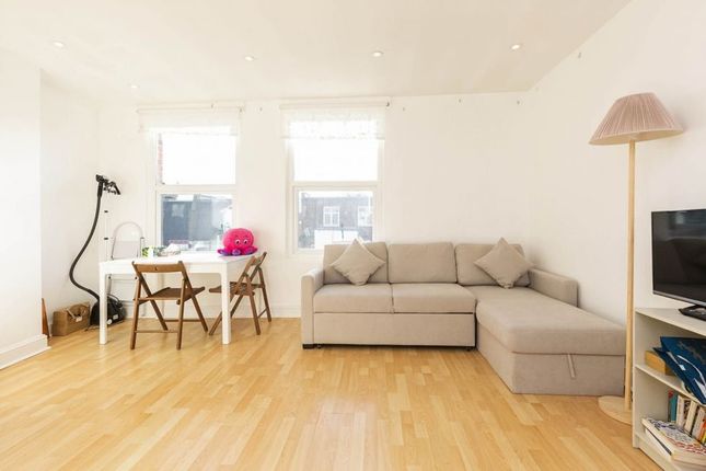 Flat to rent in Hampden Road, London