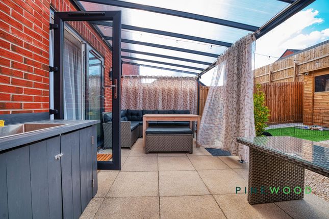 3 Calehale Close, Chesterfield photo 2