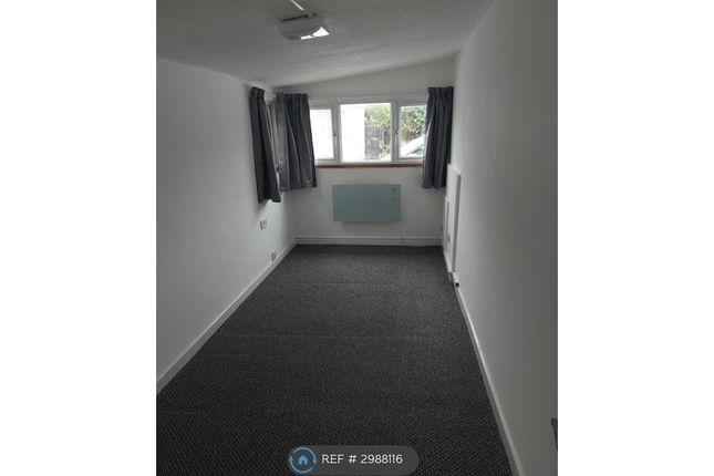 Lake Way, Jaywick, Clacton-On-Sea photo 2
