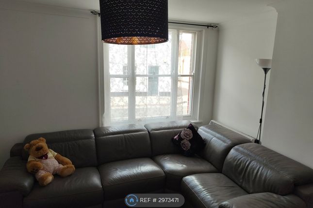Flat, Baydon House High St, Hungerford photo 5