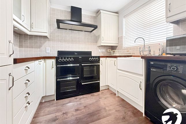 27, Morris Close, Maidstone photo 2