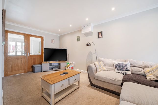 8 Trevarren Avenue, Four Lanes Redruth Cornwall, Redruth photo 3