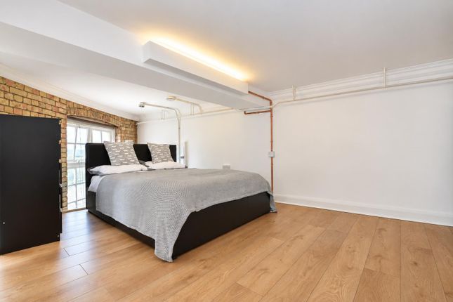 Flat A, 2, Virginia Road, London photo 5