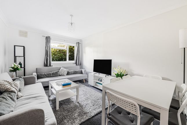 Flat Flat 23, Grosslea, 90 Bishopsford Road, Morden photo 2