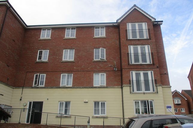2-bed flat on Oak Drive, Leeds, £130,000
