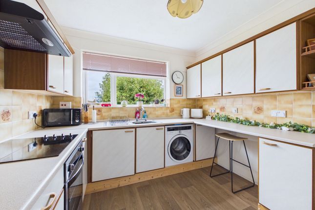12a St. Thomas Court, Bognor Regis photo 2