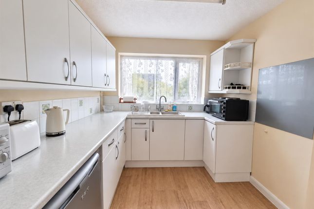10, Brune Lane, Gosport photo 4