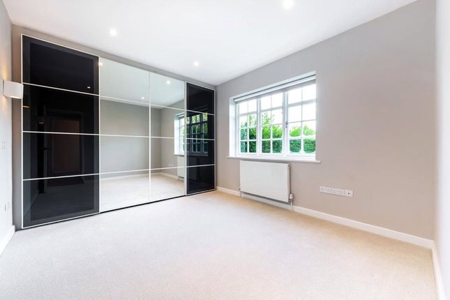 Flat for sale in Midholm Close, Hampstead Garden Suburb