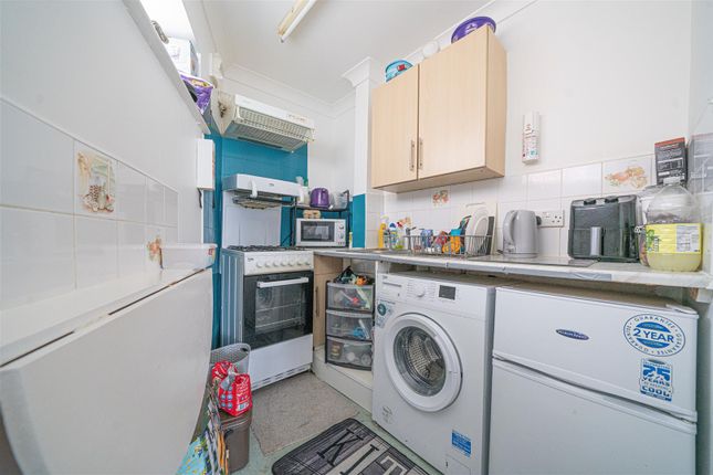 The Flat, 73 Dennis Road, Weymouth photo 5