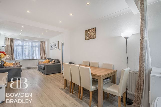 43 Dovedale Avenue, Ilford photo 2