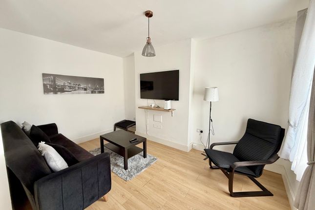 26 St. Georges Avenue, London photo 3