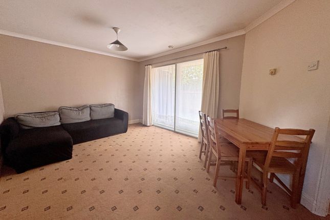 25, Cheviot Close, Hayes, Middlesex photo 3