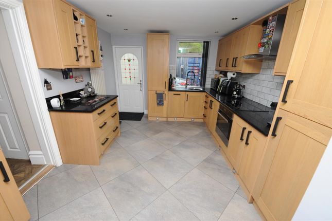 147, Dewsbury Road, Cleckheaton photo 3