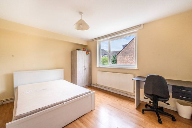 Thumbnail Flat for sale in Falcon Road, Clapham Junction, London