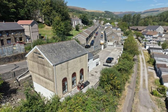 Ty Newydd, Llewellyn Street, Bridgend photo 3