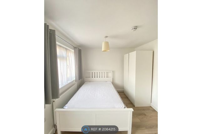 Flat to rent in Jersey Road, Hounslow