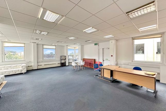 Office to let in High Street, Slough