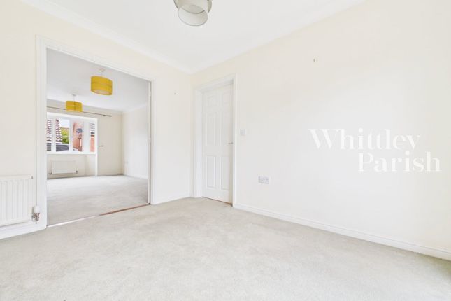 3, Yew Tree Hollow, Norwich photo 3