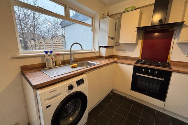 Ashurst Drive, ILFORD photo 5