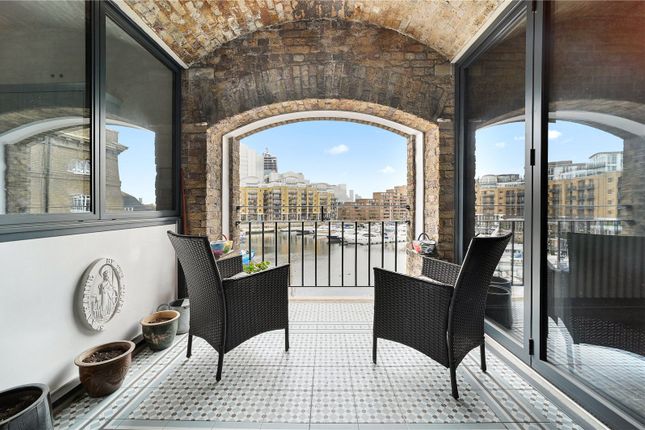 Flat for sale in East Smithfield, London