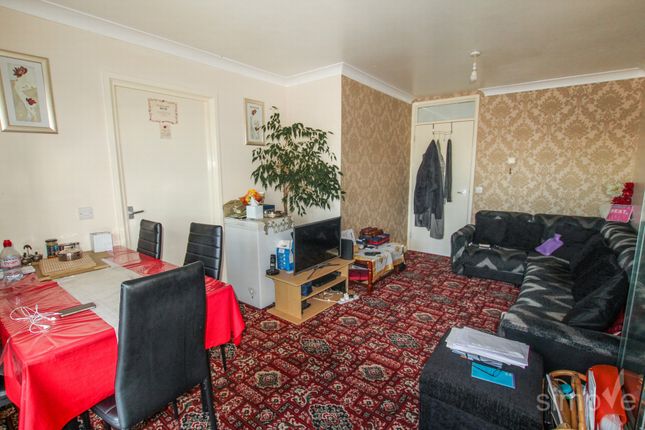 Flat for sale in College Way, Hayes